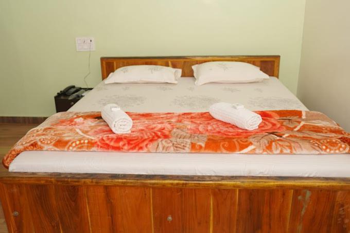 White Elephant Restaurant & Cottages Gokarna Гокарна Екстер'єр фото