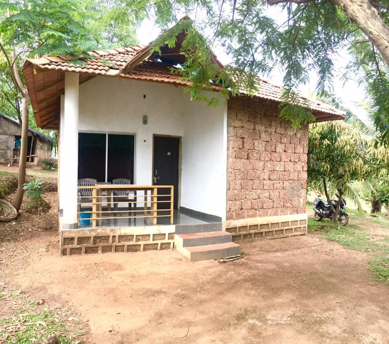 White Elephant Restaurant & Cottages Gokarna Гокарна Екстер'єр фото